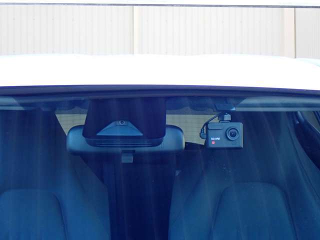 トヨタセーフティセンス・LEDヘッドライト・スマートキー・純正ディスプレイオーディオ・バックカメラ・Bluetooth・ETC・ドライブレコーダー・AC電源100V/1500W