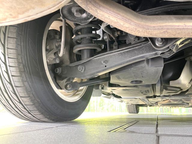 お車を安心してお乗りいただく為には、足回りの定期点検が欠かせません。サービスサポート（有償保証）では無料点検もご提供しており、安心のカーライフをお過ごしいただけるサポート体制が整っています。