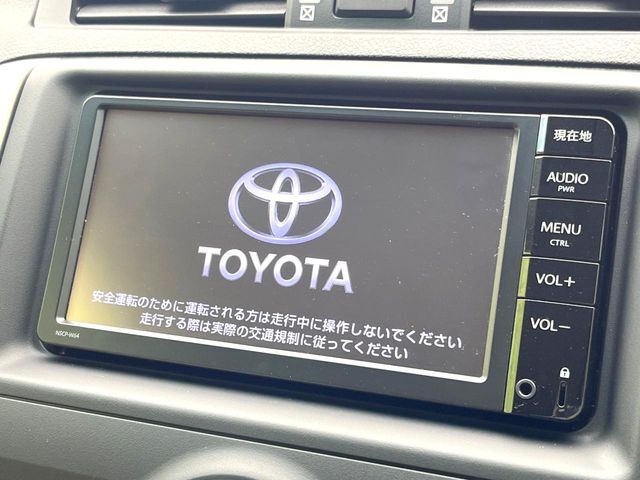 【純正ナビ】人気の純正ナビを装備しております。ナビの使いやすさはもちろん、オーディオ機能も充実！キャンプや旅行はもちろん、通勤や買い物など普段のドライブも楽しくなるはず♪