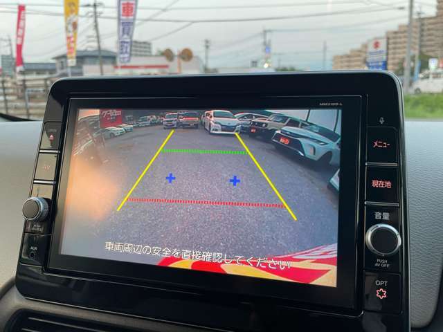 バックカメラで苦手な駐車も楽々です☆