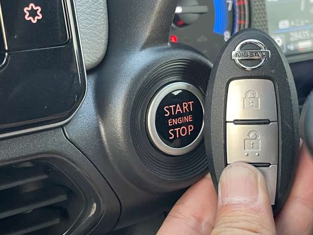 鍵をポケットから出さなくてもエンジンのかかるキーフリーシステム車です。雨の日や、お買い物が多くなったときなどに非常に便利です♪