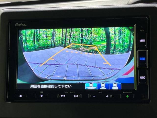 【バックカメラ】駐車時に後方がリアルタイム映像で確認できます。大型商業施設や立体駐車場での駐車時や、夜間のバック時に大活躍！運転スキルに関わらず、今や必須となった装備のひとつです！