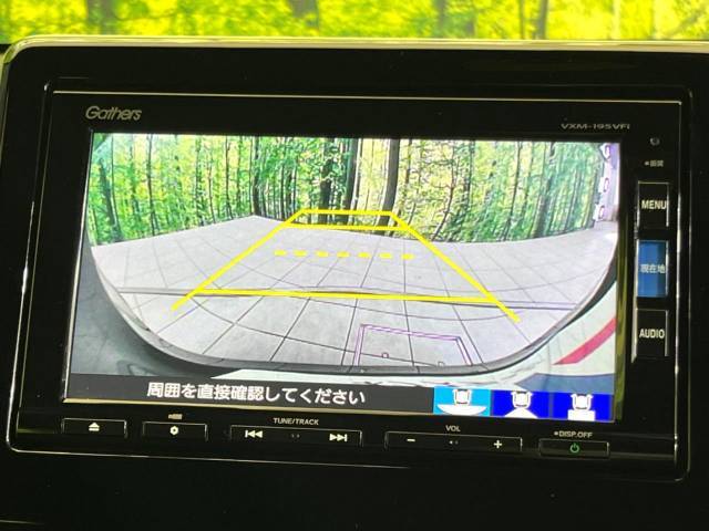 【バックカメラ】駐車時に後方がリアルタイム映像で確認できます。大型商業施設や立体駐車場での駐車時や、夜間のバック時に大活躍！運転スキルに関わらず、今や必須となった装備のひとつです！