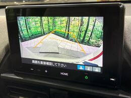 【バックカメラ】駐車時に後方がリアルタイム映像で確認できます。大型商業施設や立体駐車場での駐車時や、夜間のバック時に大活躍！運転スキルに関わらず、今や必須となった装備のひとつです！