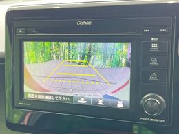 【バックカメラ】駐車時に後方がリアルタイム映像で確認できます。大型商業施設や立体駐車場での駐車時や、夜間のバック時に大活躍！運転スキルに関わらず、今や必須となった装備のひとつです！