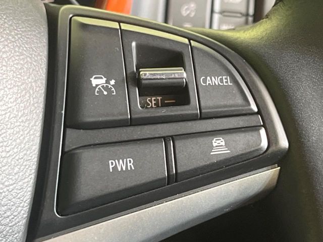 【アダプティブクルーズコントロール】高速道路での長距離走行が楽に！！自動で速度を保つクルーズコントロールが、衝突軽減システムと連携し、前方の車両を感知して車間を保つように速度調節してくれます！！