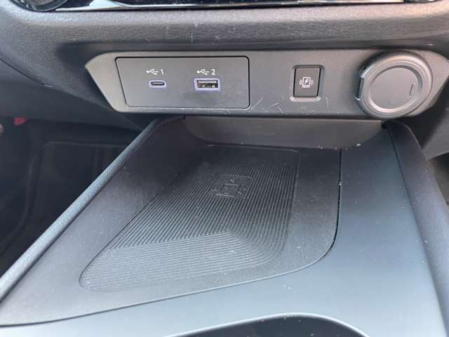 ワイヤレス充電機能付きです。
