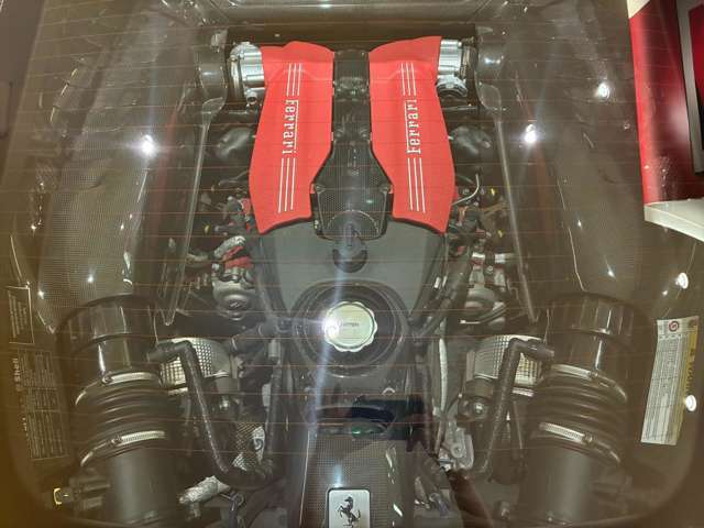 V8ターボエンジンのスムーズな吹け上がりを、是非ご体感下さ。
