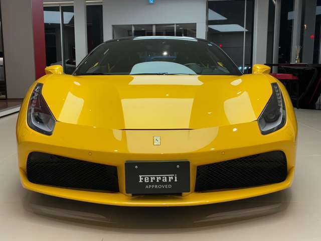 人気の488GTBが入庫しました。ボディカラーはスペシャルペイントのジアロ・トリプロストラートです。