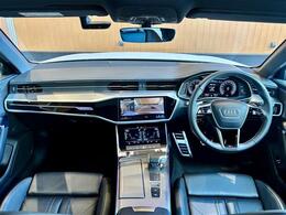 全体を俯瞰してみるとよく分かる、細部までこだわったデザインです！ドライバーの運転姿勢にもこだわっていることがよく分かります！