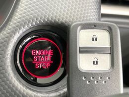 便利なキーレス＆プッシュスタートシステム♪この電子キーを携帯しているだけで簡単にエンジンの始動やドアの解錠、施錠が可能です！また万が一の時も安心なエンジンイモビライザーもついてます！