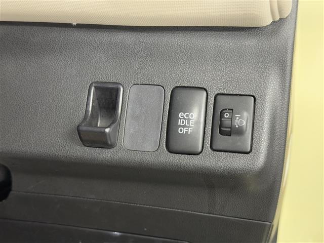 【エコアイドル（アイドリングストップシステム）】信号待ちなどの停車中にブレーキを踏んでいるとエンジンが停止します。余計なアイドリングを削減することにより、燃料消費軽減が期待できます。