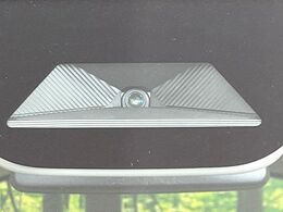 【ホンダセンシング】走行中に前方の車両等を認識し、衝突しそうな時は警報とブレーキで衝突回避と被害軽減をアシスト。より安全にドライブをお楽しみいただけます。