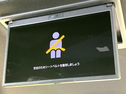 【13.2型フリップダウン】大画面モニターで後席でもエンタメをお楽しみいただけます。家族や友人とお出かけする機会が多い方に大人気です♪