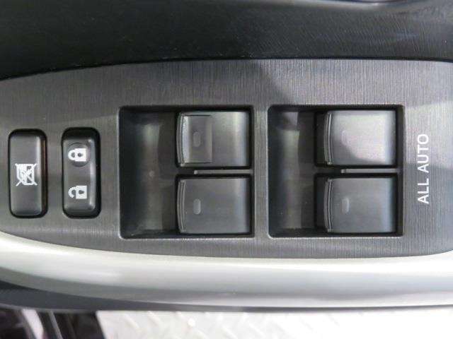 パワーウィンドは今や当たり前の機能ですが、無いと困る機能です。運転席からの操作で、全席の窓を振るオープンにしたり、フルクローズが可能です。
