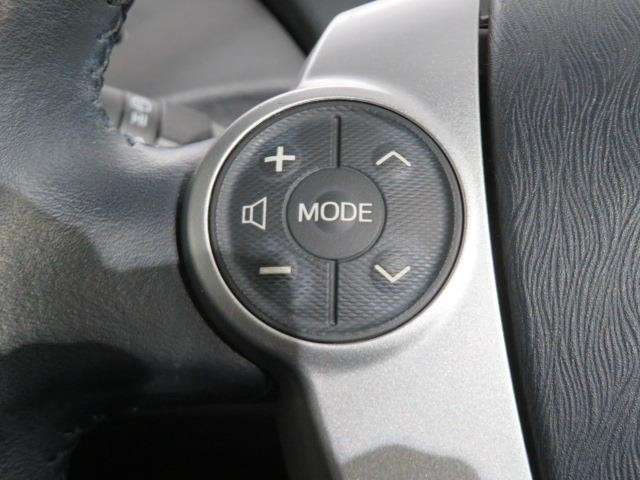 【ステアリングスイッチ】左です。ハンドルから手を離さず、運転に集中したまま手元でオーディオ操作等ができます。