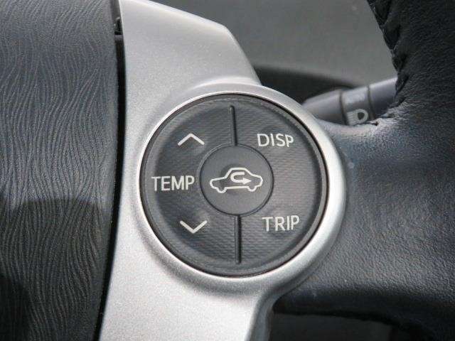 【ステアリングスイッチ】右です。ハンドルから手を離さず、運転に集中したまま手元でマルチインフォメーションディスプレイ内の表示切替などができます。