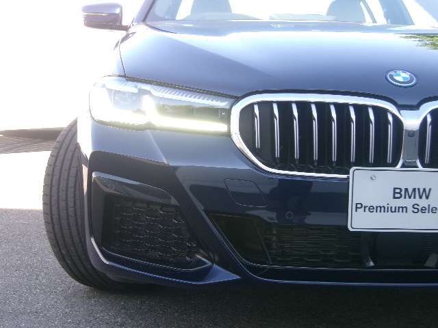 栃木BMWでは、検討中の車両を乗って確かめられる新しいスタイル展示されている車両は、ナンバーが付いているものならいつでも試乗が可能です。その場で試乗してBMWならではの駆けぬける歓びを体感いただけます。