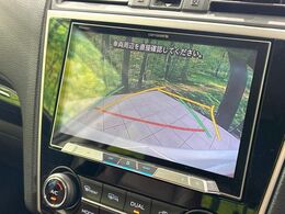 【バックカメラ】駐車時に後方がリアルタイム映像で確認できます。大型商業施設や立体駐車場での駐車時や、夜間のバック時に大活躍！運転スキルに関わらず、今や必須となった装備のひとつです！