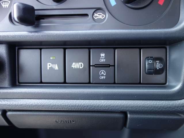 2WDと4WDの切替はボタン1つで簡単に行えます！