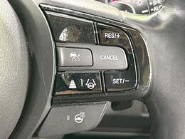 【アダプティブクルーズコントロール】高速道路での長距離走行が楽に！！自動で速度を保つクルーズコントロールが、衝突軽減システムと連携し、前方の車両を感知して車間を保つように速度調節してくれます！！