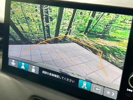 【バックカメラ】駐車時に後方がリアルタイム映像で確認できます。大型商業施設や立体駐車場での駐車時や、夜間のバック時に大活躍！運転スキルに関わらず、今や必須となった装備のひとつです！
