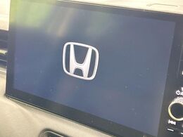 【純正ナビ】人気の純正ナビを装備。オーディオ機能も充実しており、Bluetooth接続すればお持ちのスマホやMP3プレイヤーの音楽を再生可能！毎日の運転がさらに楽しくなります！！