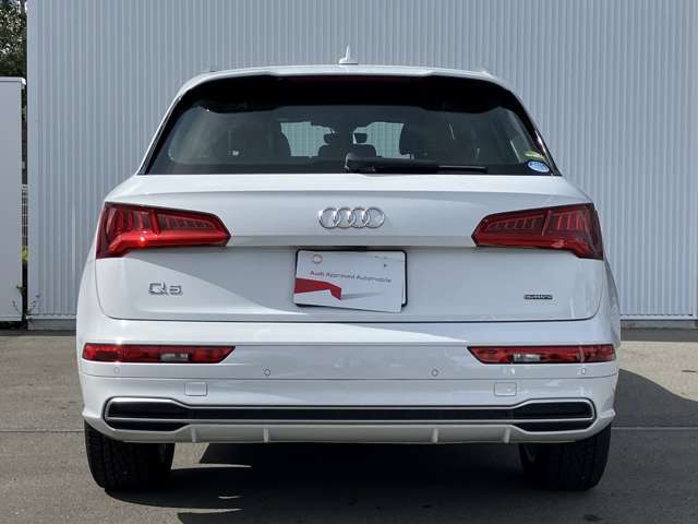 当店ではAudi認定中古車センターの展示場に常時30台以上の在庫を揃えて皆様のご来場をお待ちしております。展示車両のご試乗も可能ですのでどうぞお気軽にご来場下さいませ。