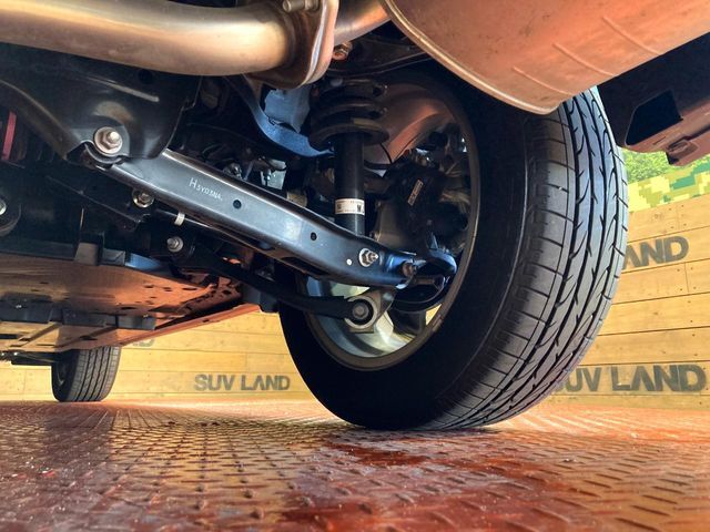 お車を安心してお乗りいただく為には、足回りの定期点検が欠かせません。サービスサポート（有償保証）では無料点検もご提供しており、安心のカーライフをお過ごしいただけるサポート体制が整っています。