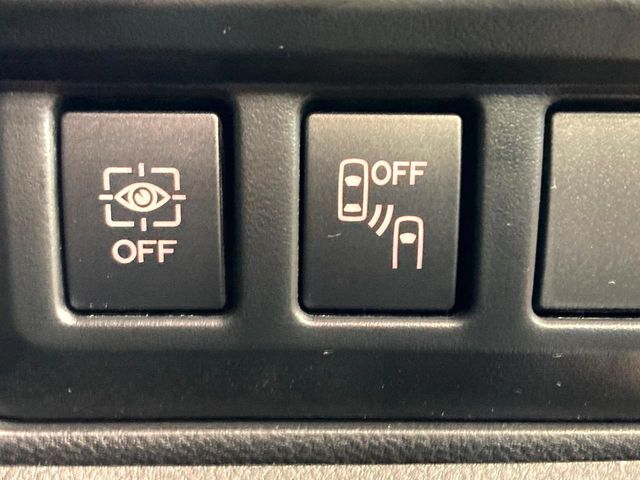 【アイサイトVer3】前方の車両等を検知し、衝突しそうな時は警報で注意を促し、ブレーキを踏む力をサポート。ブレーキを踏めなかった場合は衝突被害軽減ブレーキが作動、衝突回避をサポートします。