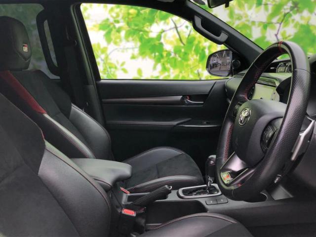 「この車の写真をもっと見たい」「状態が気になる」「この装備はついている？」どんな小さな疑問でもお気軽にお問い合わせください！