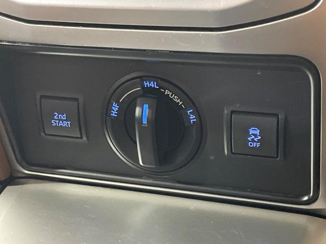 4WDのお車ですので、雪道でも安心です♪降雪地地域にお住まいの方以外にも、ウィンタースポーツが趣味の方や降雪地域へ帰省される機会がある方にもおすすめ！