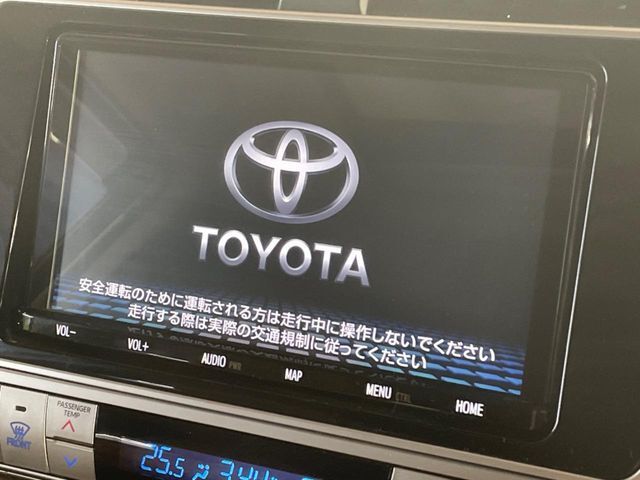 【純正ナビ】人気の純正ナビを装備しております。ナビの使いやすさはもちろん、オーディオ機能も充実！キャンプや旅行はもちろん、通勤や買い物など普段のドライブも楽しくなるはず♪