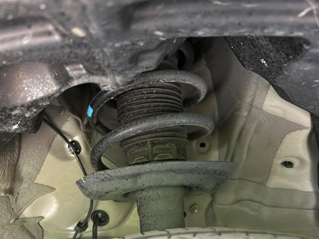 お車を安心してお乗りいただく為には、足回りの定期点検が欠かせません。サービスサポート（有償保証）では無料点検もご提供しており、安心のカーライフをお過ごしいただけるサポート体制が整っています。