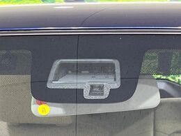 【スズキ　セーフティサポート】走行中に前方の車両等を認識し、衝突しそうな時は警報とブレーキで衝突回避と被害軽減をアシスト。より安全にドライブをお楽しみいただけます。
