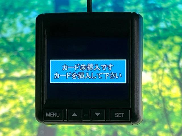 【ドライブレコーダー】安心・安全なカーライフに必須のドライブレコーダーを装備！走行中はもちろん、あおり運転や事故に遭遇した際の状況も映像で記録し、万一のリスクに備えます。