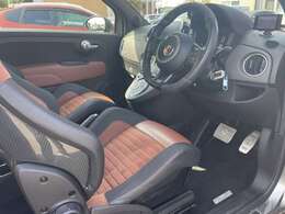 LIBERALAでは多種多様の車種をご用意させていただいております。お客様がご納得いくまで、そのお車の持つ特性を五感すべてで感じ取っていただける場をご提供します。