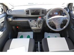 前席全体　目線も高く広い視界で安心して運転することができますね！