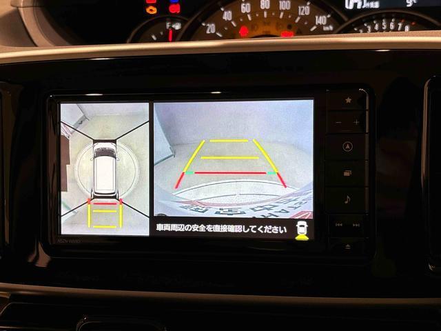 4つのカメラがしっかりサポート。駐車場や狭い路地などでも障害物が確認しやすく、真上からの目線でクルマの周囲が確認できて安心♪