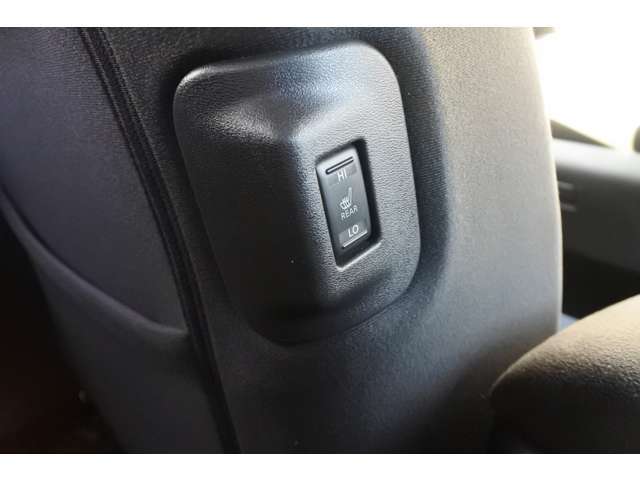 後席にもシートヒーターが装備されています！