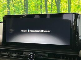 【純正ナビ】人気の純正ナビを装備。オーディオ機能も充実しており、Bluetooth接続すればお持ちのスマホやMP3プレイヤーの音楽を再生可能！毎日の運転がさらに楽しくなります！！