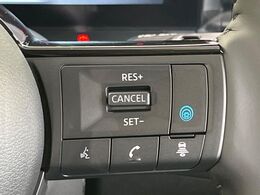 【プロパイロット】高速道路での長距離走行が楽に！！渋滞時と巡回走行のシーンで、アクセル・ブレーキ・ステアリングを自動で制御し、長距離運転の負担を軽減してくれます♪