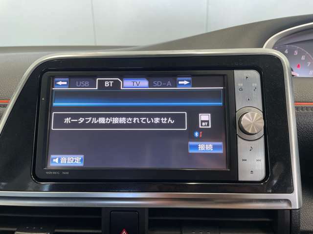 純正HDDナビ（NHZN-W61G）を装着しています。Bluetooth接続/CD・DVD再生/フルセグ視聴等が使用で