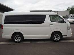 フジカーズジャパン新潟店では常時100台前後の在庫を展示しております。