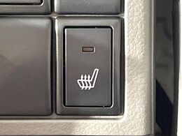 【シートヒーター】寒い日に重宝するシートヒーター！エアコンより早く温まってくれるので寒がりの人も安心ですね♪エアコンの温風は乾燥するから苦手、という方にもをおすすめです。