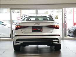 後続車両から長く見られるリヤスタイルも、Audiらしく上品で洗練されたデザインで見る人を惹きつけます。