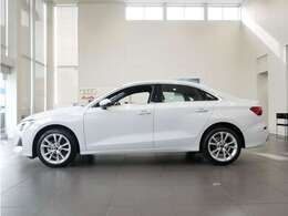 装備充実の弊社元デモカーとなります。