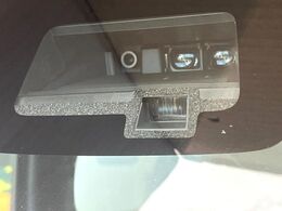 【スズキ　セーフティサポート】走行中に前方の車両等を認識し、衝突しそうな時は警報とブレーキで衝突回避と被害軽減をアシスト。より安全にドライブをお楽しみいただけます。