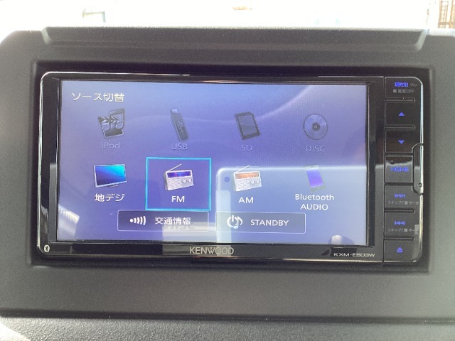 ナビゲーションはケンウッドメモリーナビ（KXM-E503W）を装着しております。AM、FM、CD、DVD再生、Bluetooth、フルセグTVがご使用いただけます。初めて訪れた場所でも安心ですね！