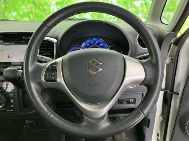 WECARSの展示場では実際に見て、触ってお車をお選びいただけます！知識の豊富な営業スタッフが様々なカーライフをご提案いたします！